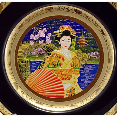 Японська сувенірна тарілка «Майко на березі річки»