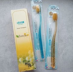 Антибактеріальна зубна щітка від Atomy з іонами золота. Південна Корея.